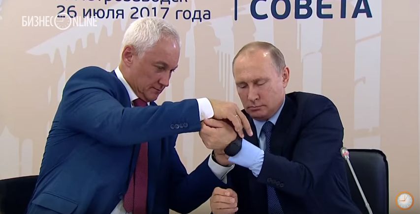 Фитнес браслет у Путина